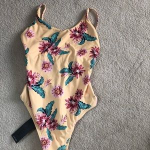 NWT floral Cikada Floral one piece bathing suit 4